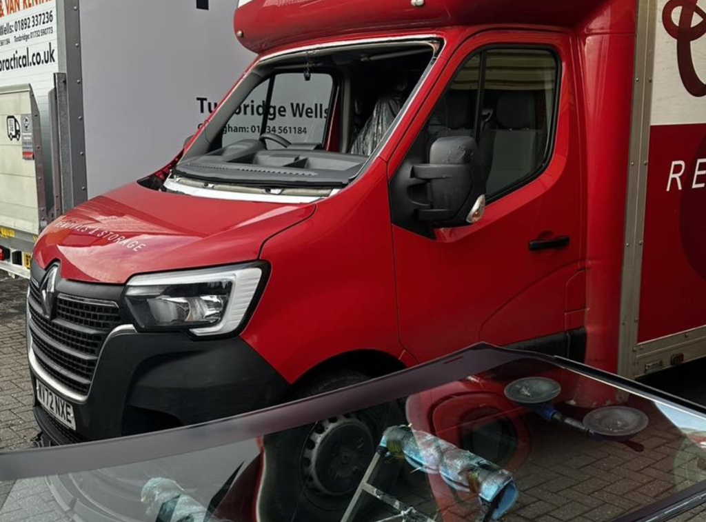 Fleet Vehicle Windscreen Replacement